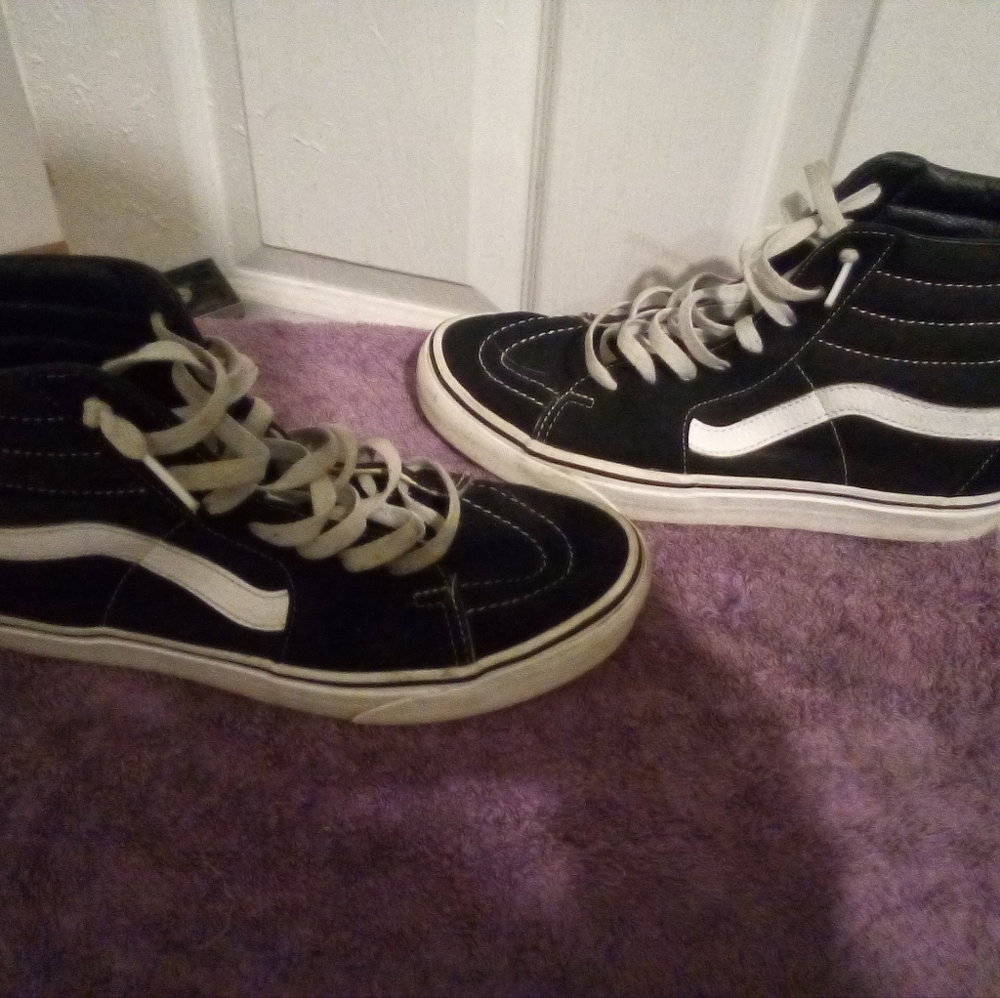 Men's size 7 women's 8.5